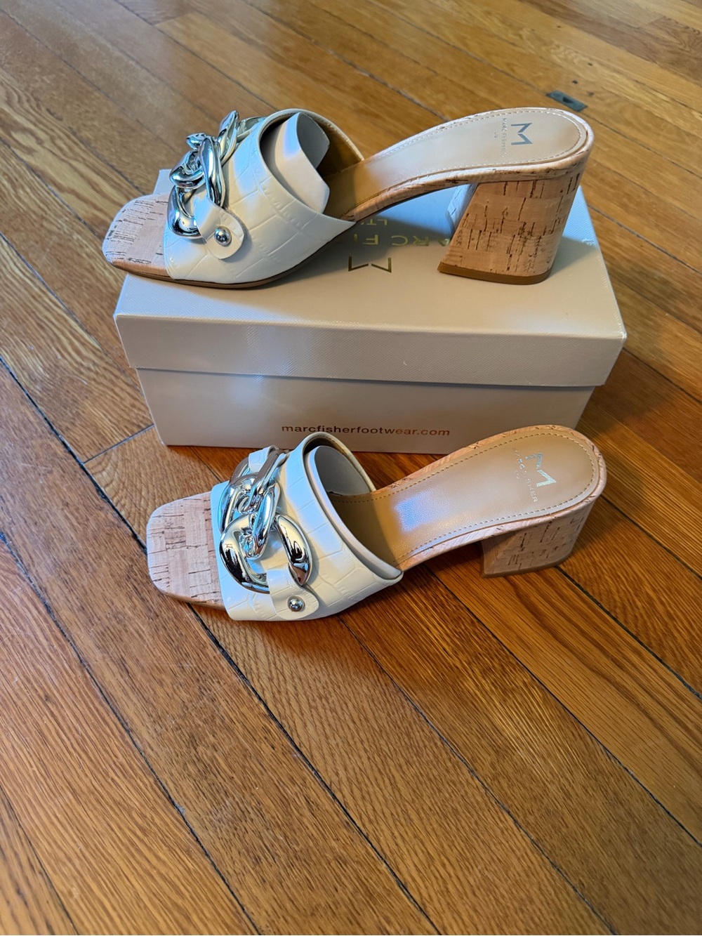 NIB Marc Fisher Cream Leather Cork Block Heel Mules with Silver Chain, size 7.5
